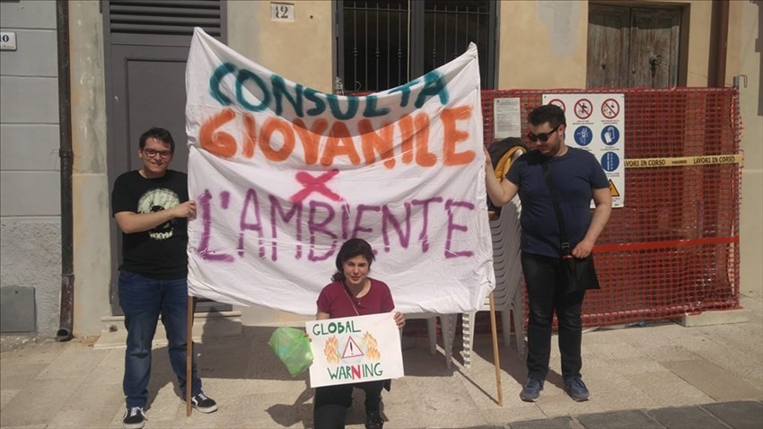 Manifestazione per l'ambiente in piazza Barbacani