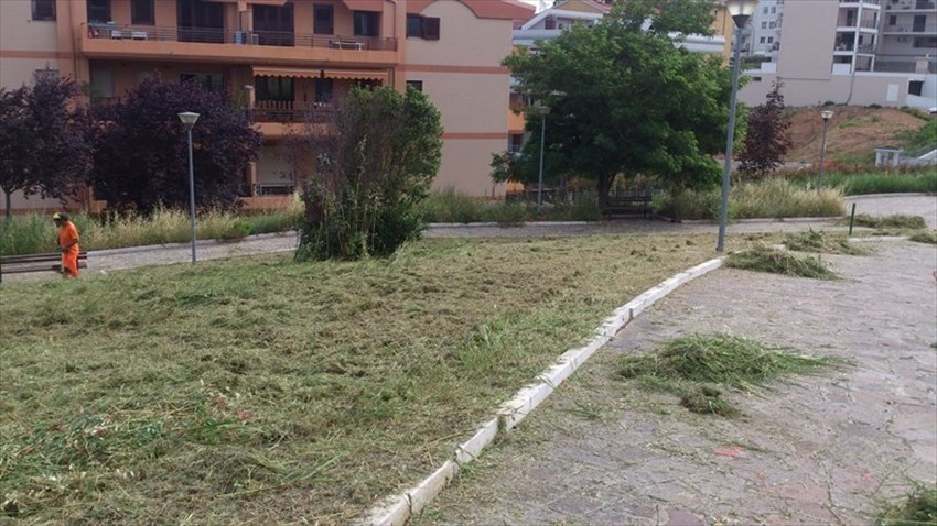 Proseguono gli interventi di sfalcio d'erba in tutta la città