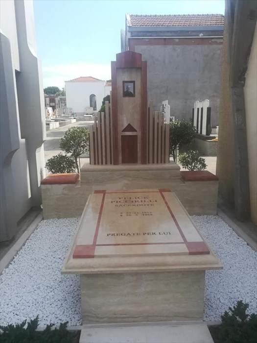 Benedetto il monumento sepolcrale di don Felice Piccirilli