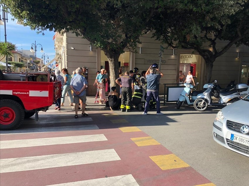 Vigili del fuoco in Corso Umberto