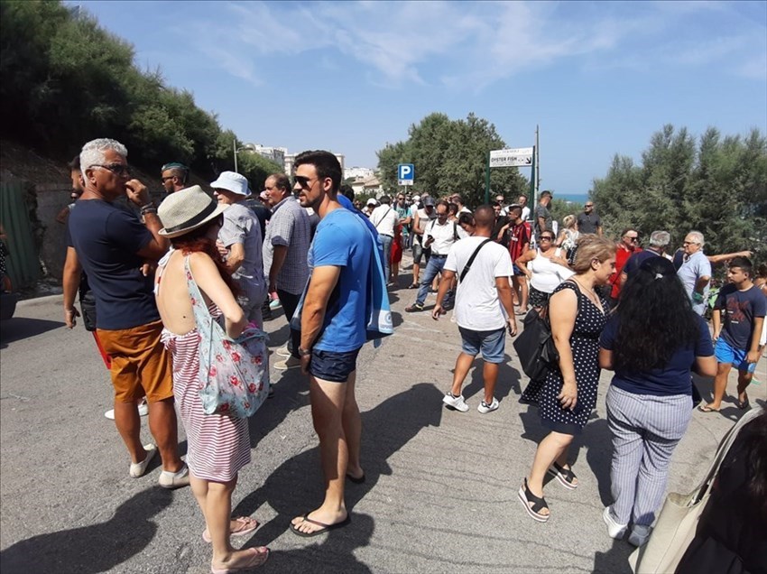 Salvini si fa attendere, mezzogiorno di fuoco alla Cala Sveva