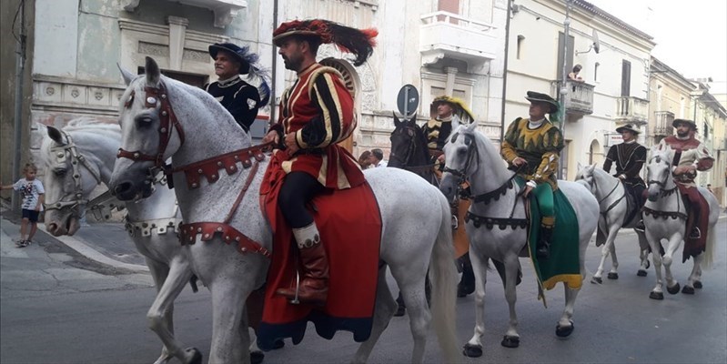 Guglionesi: Palio Di San Nicola, Magico E Suggestivo Tuffo Nel Medioevo