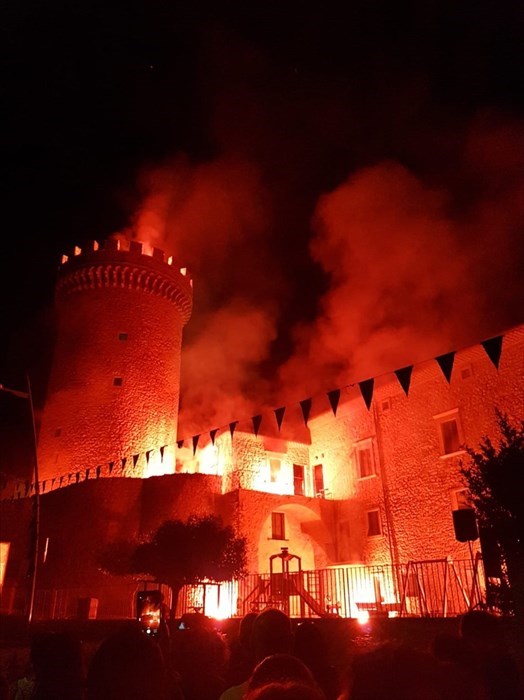 ​Colletorto, uno spettacolo le Notti Angioine con incendio artistico della torre