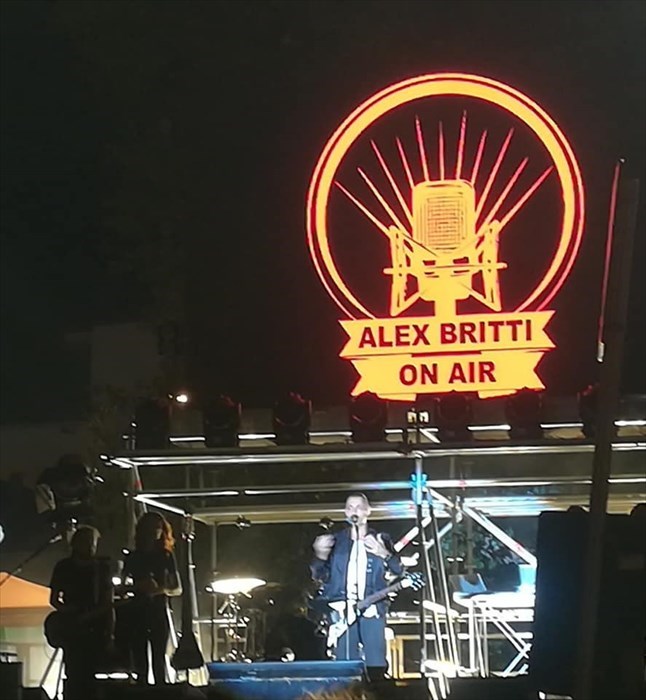 Alex Britti incanta con la sua chitarra il pubblico di Vasto Marina
