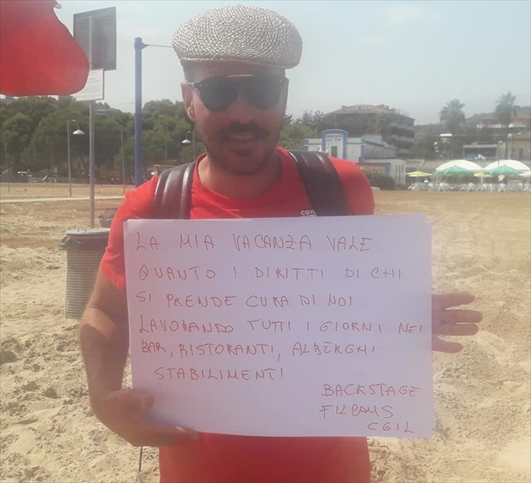 I lavoratori del turismo manifestano a Vasto marina