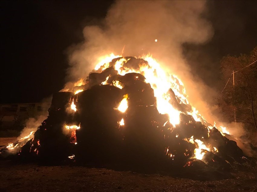 Oltre 500 balle di fieno in fiamme tra San Salvo e Montenero di Bisaccia