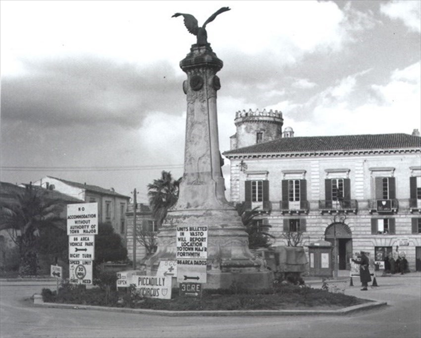 Scritta in piazza Verdi a Vasto da tutelare: «Risale alla 2° guerra mondiale»