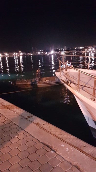 Tensione al porto, la protesta della pesca pugliese si estende al Molise
