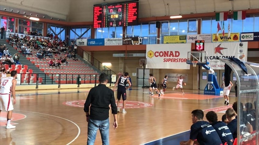 La Vasto Basket all'esordio non stecca, battuto Pesaro 67-61