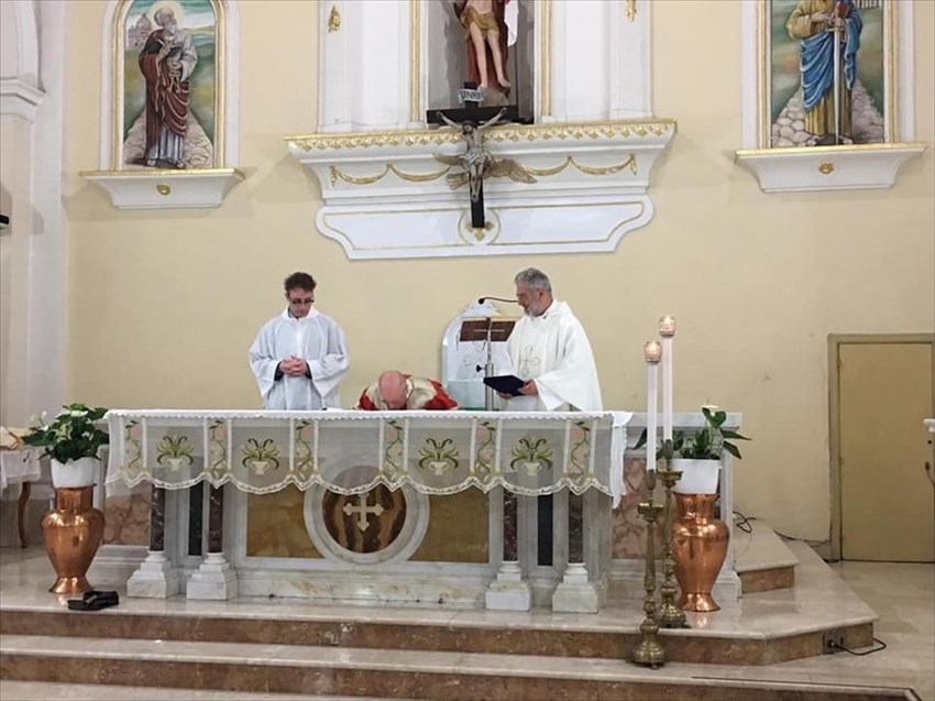 Don Giuliano Manzi festeggia i 50 da sacerdote a Pollutri