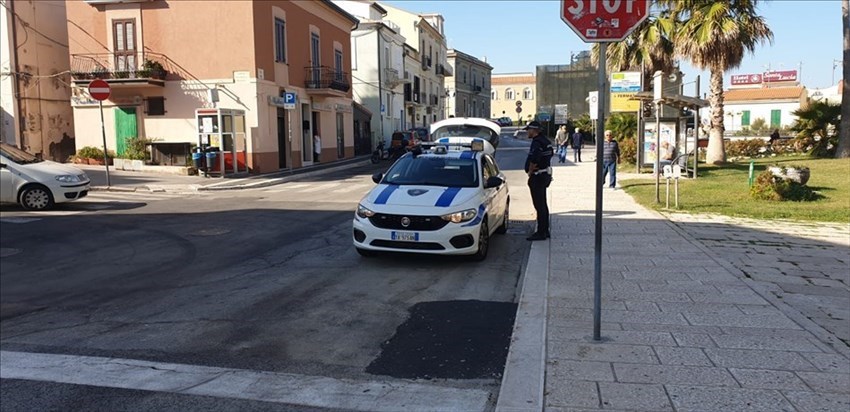 Street control, Polizia municipale all'opera in via Roma