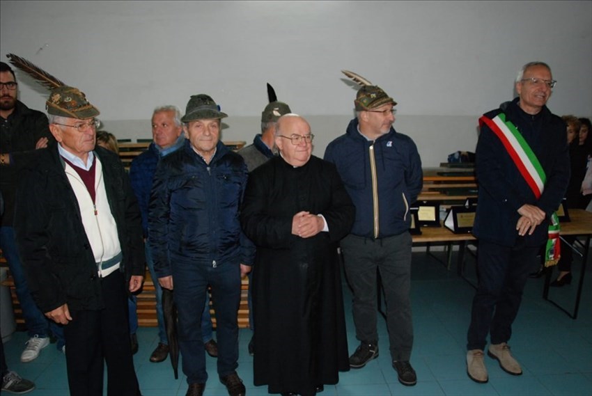 A Schiavi di Abruzzo ricordati i caduti e benedetto il nuovo scuolabus