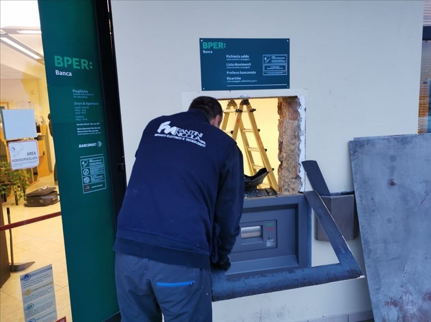 Assalto con esplosivo al bancomat della Bper di Paglieta