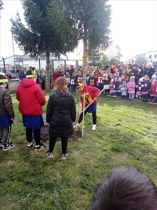 I bimbi della scuola di Palata celebrano gli alberi e la natura