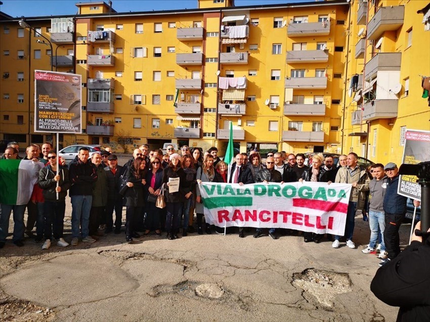 Manifestazione al Ferro di Cavallo, Pettinari: «I cittadini al fianco delle persone perbene»