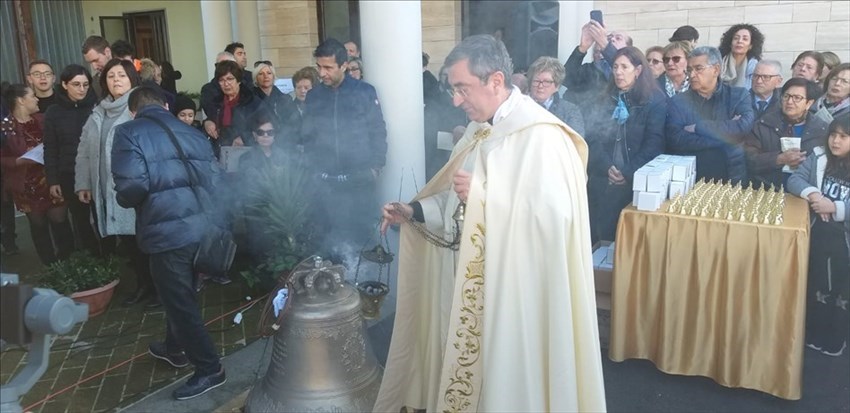 La cerimonia di benedizione delle campane nella parrocchia San Paolo