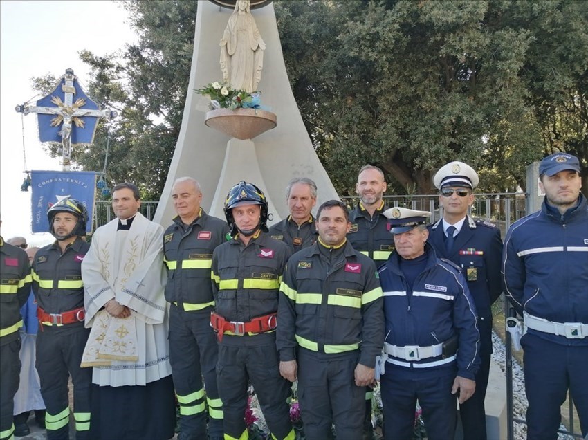 Nel giorno dell'Immacolata l'omaggio floreale alla Madonnina di Piazzale Marconi