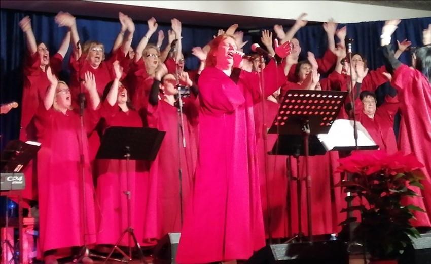 Grande entusiasmo al "doppio concerto" gospel nella Chiesa del Sabato Santo
