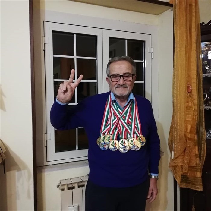 Angelo Malizia con le sue medaglie