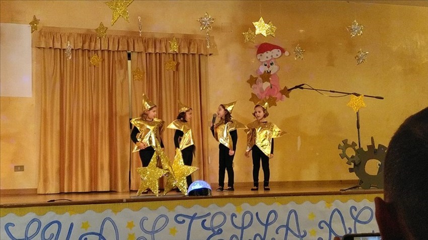 I bambini di Difesa Grande abbracciano la disabilità con una "fabbrica di stelle"