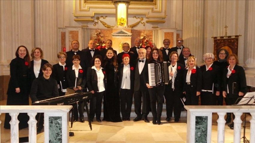 "Natale in Chorus", grandi applausi alla chiesa di Santa Maria del Carmine