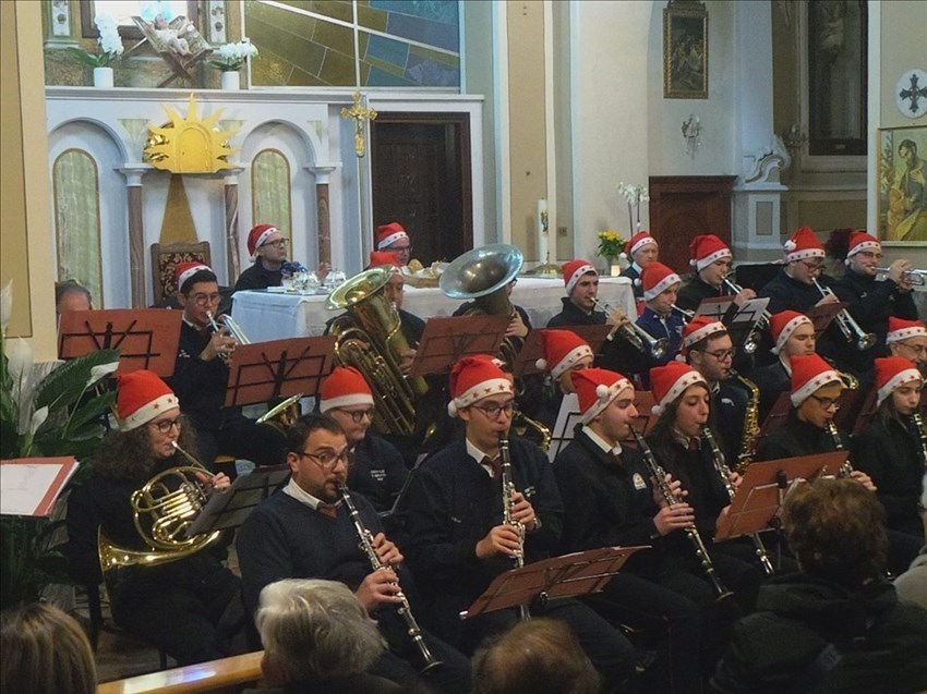 Applausi per il concerto di Natale della banda "San Martino"