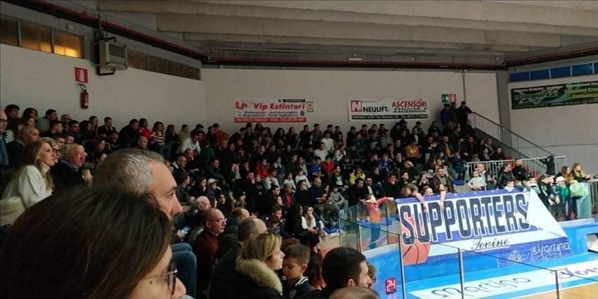 L'Air basket Termoli fa il pieno di tifosi ma non basta, il Pescara passa al PalaSabetta
