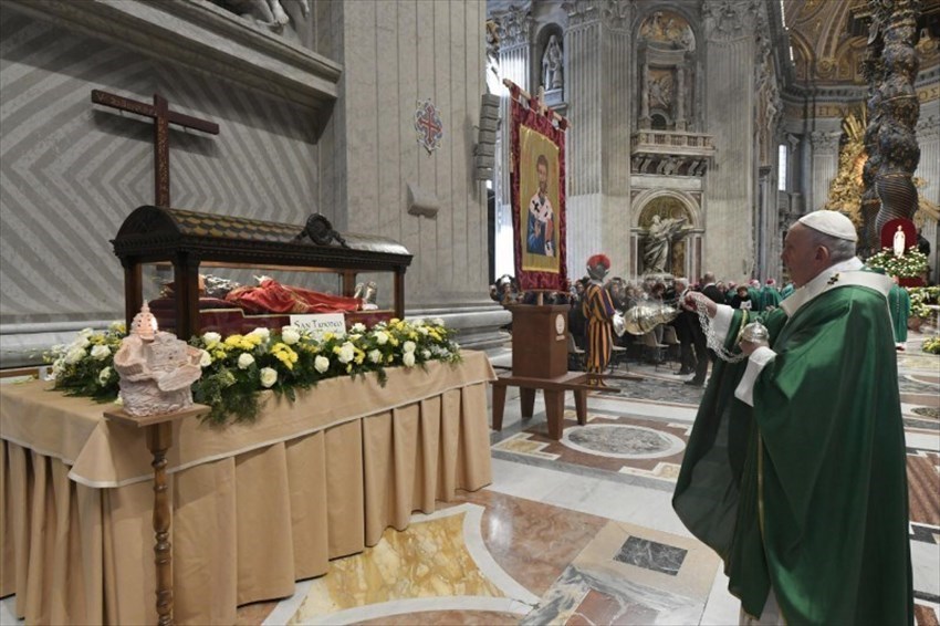 Il Papa sosta in preghiera e benedice San Timoteo