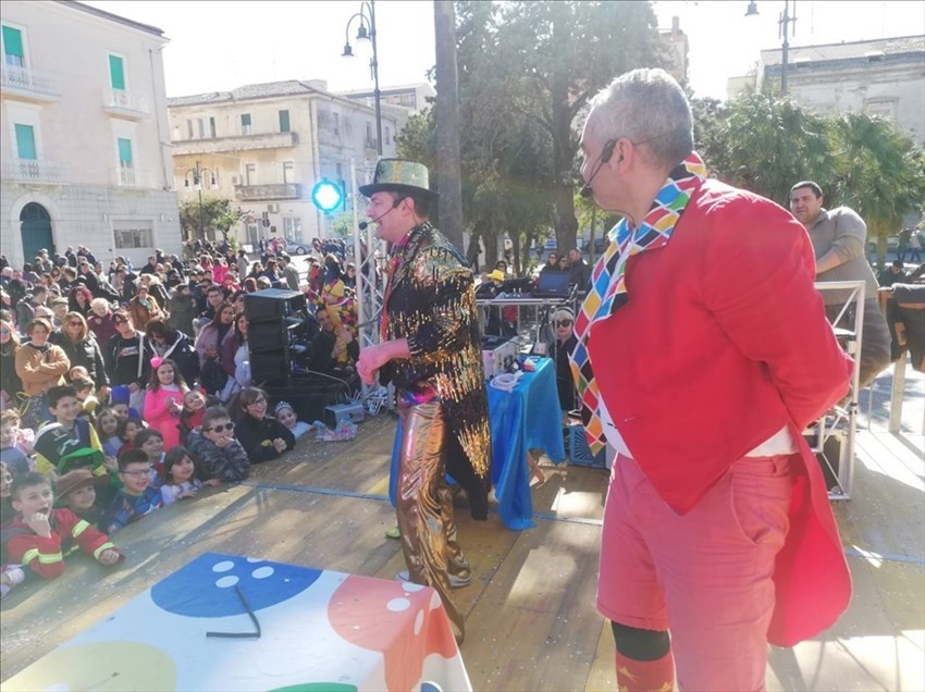 Festa di Carnevale in piazza Monumento