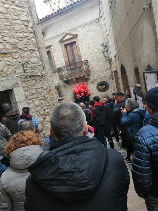 Palloncini rossoneri al cielo per l'ultimo saluto a Nico Bolognese