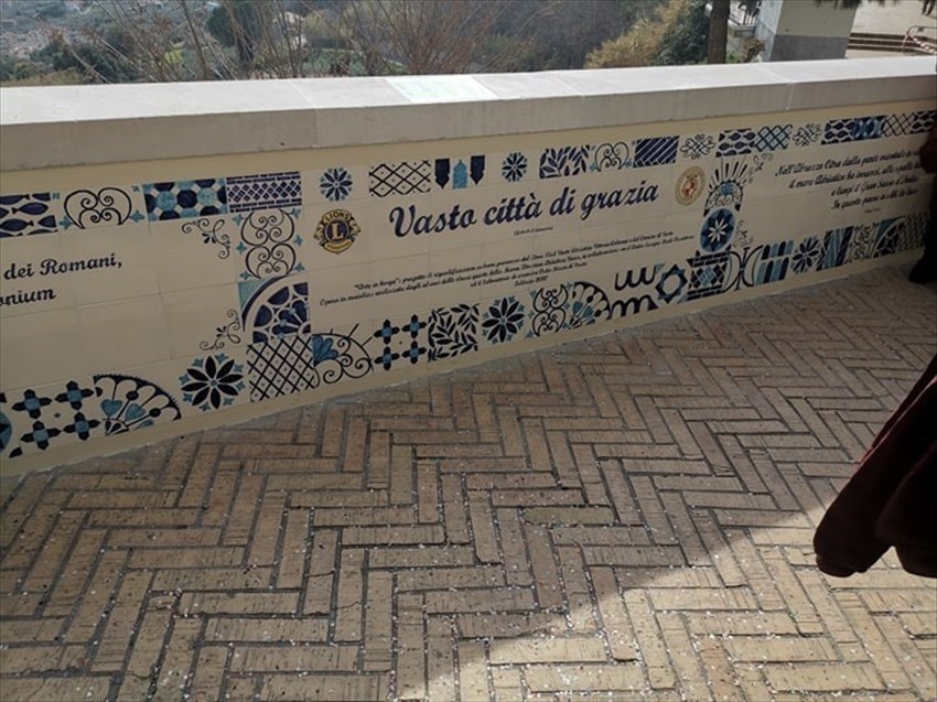 "Vasto Città di Grazia", un nuovo muretto sulla Loggia Amblingh grazie ai Lions