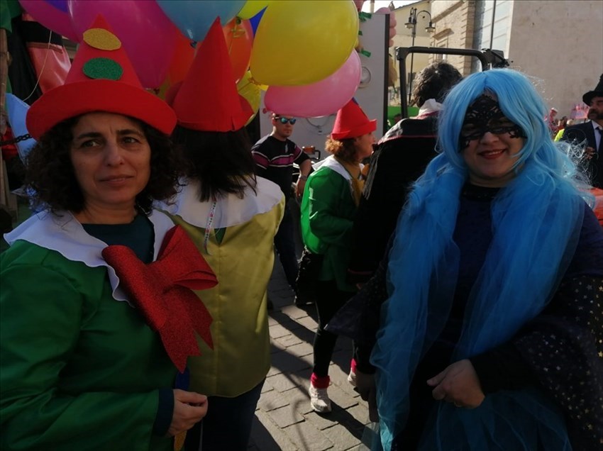 Scerni: bagno di folla per l'immancabile appuntamento con il Carnevale