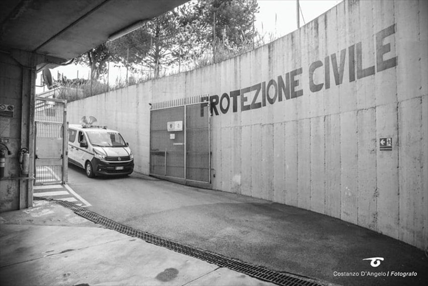 "L'infaticabile lavoro della Protezione Civile negli scatti di Costanzo D'Angelo"