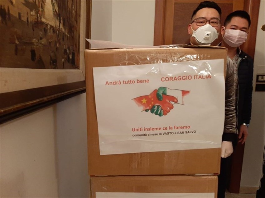 ​La comunità cinese a Vasto scende in campo contro il Coronavirus con delle donazioni