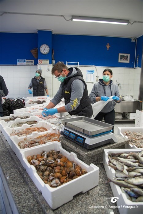 "Un brodetto per tutti": distribuito pesce gratis ai cittadini vastesi bisognosi
