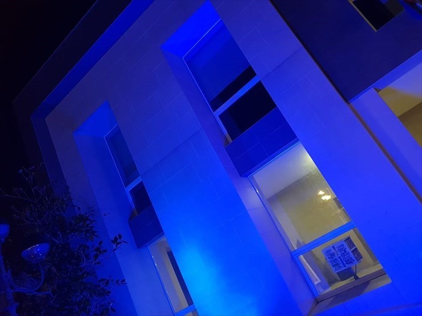Autismo, municipio di San Salvo illuminato di blu per celebrare il “Blue Day 2020”