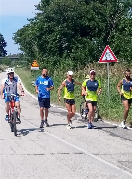100 chilometri in 13 ore: Gianluca Roberti corre in solitaria il basso Molise
