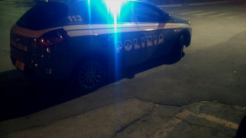 Fiat Bravo si schianta contro un muro in viale Dalmazia a Vasto Marina