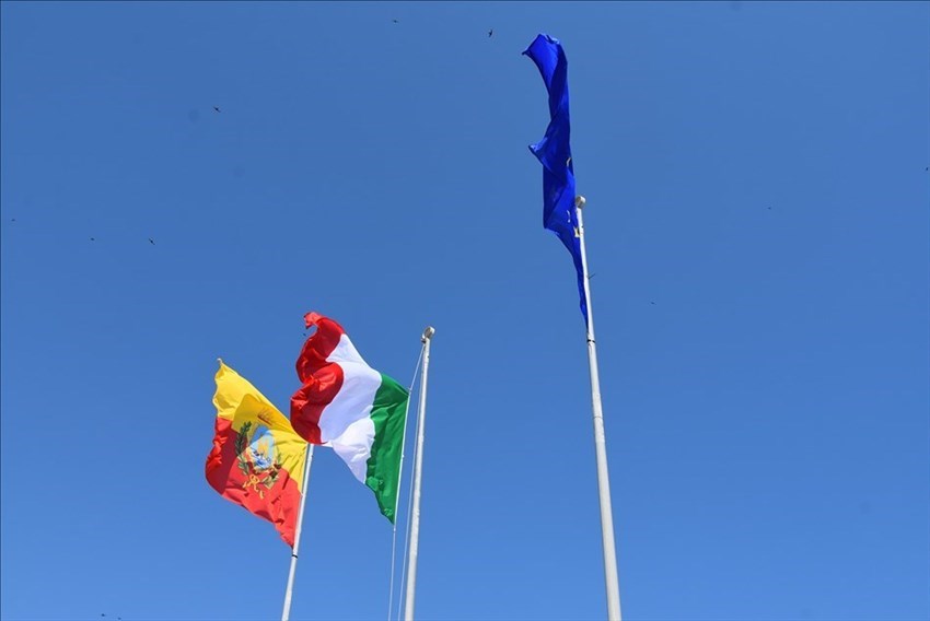 Alzabandiera in piazza Sant'Antonio: Termoli celebra la Festa della Repubblica