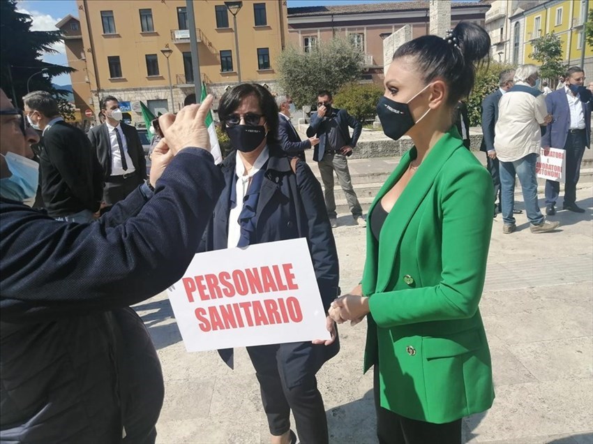 Flash mob del centrodestra: "Riparte l'Italia"