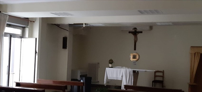 Crolla il controsoffitto della cappella del San Pio di Vasto per una perdita d'acqua