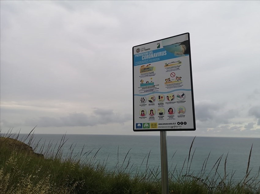 Installati sulle spiagge libere i cartelli con le regole anti-Covid