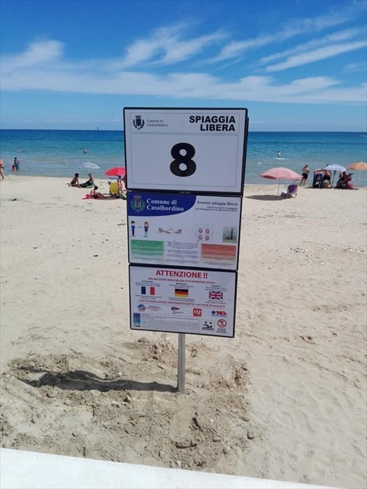 A Casalbordino posizionata la segnaletica con regole anti-covid sulle spiagge libere