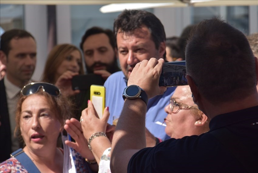 Un caffè con Salvini al porto turistico di Termoli