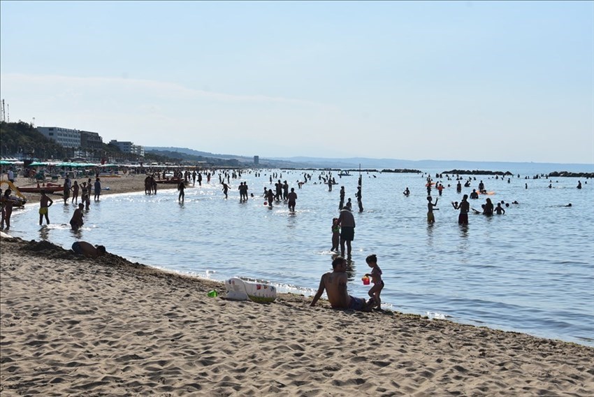 Giugno discreto a livello balneare, il drastico calo dei contagi ha portato turisti