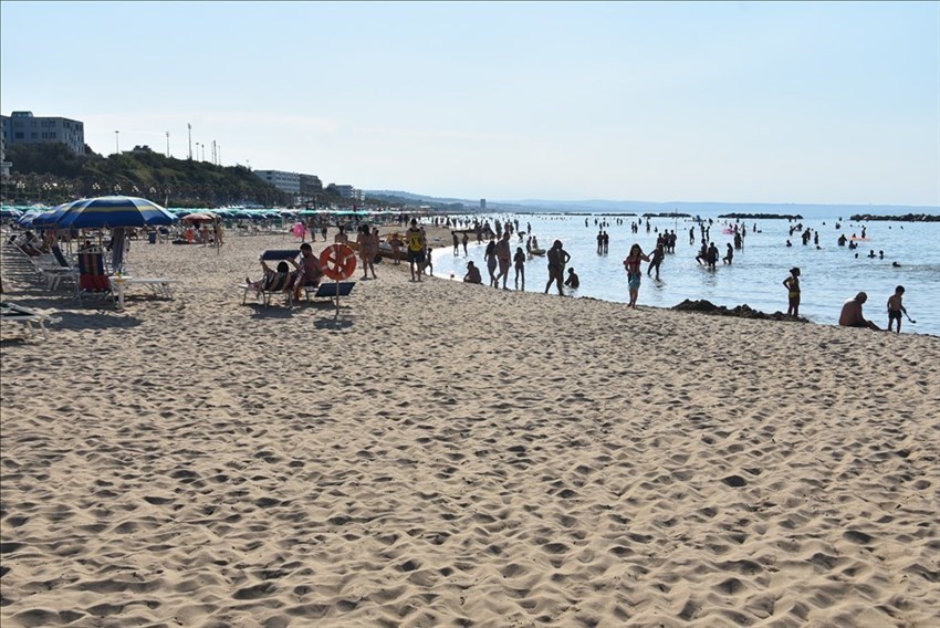 Giugno discreto a livello balneare, il drastico calo dei contagi ha portato turisti