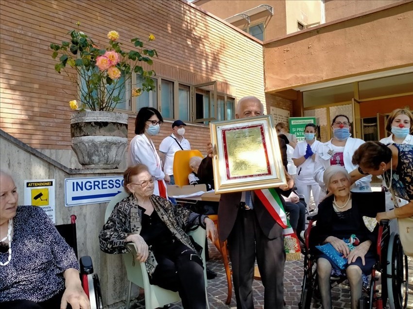 La comunità di Bagnoli del Trigno in festa per i cento anni di Giuseppina Tinaburri