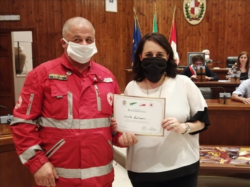 Attestati di benemerenza a Protezione Civile e Croce Rossa: "Non vi siete mai risparmiati"