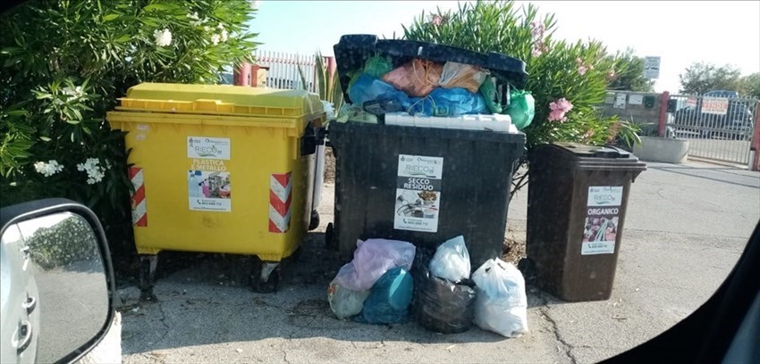 Conferimenti errati di rifiuti sul litorale Nord, intervengono Rieco Sud e Vigili urbani