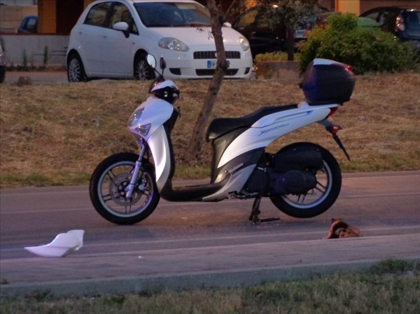 Incidente in via Pertini, scooter investe un anziano sulle strisce pedonali